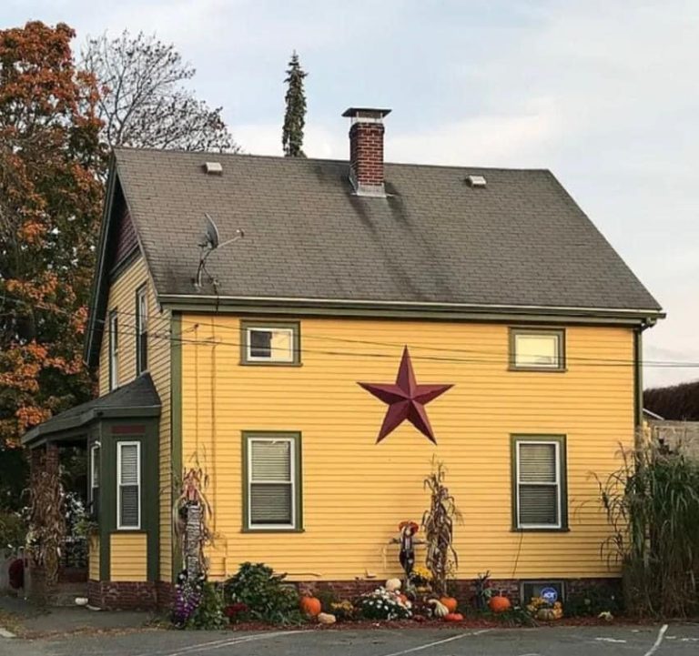 If You Spot A Home With A Star On It, Here’s What It Means