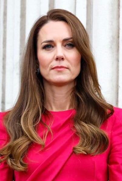 After a new update from hospital, our hearts go out to Kate Middleton’s children. 💔 Sending strength and love at this difficult time 😞 Check Comments