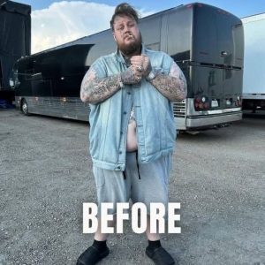 Country singer Jelly Roll, 39, has shed 100 POUNDS and flaunts his “THINNED DOWN” figure 🤯 Photos & video of his look AFTER losing weight is in the comments below