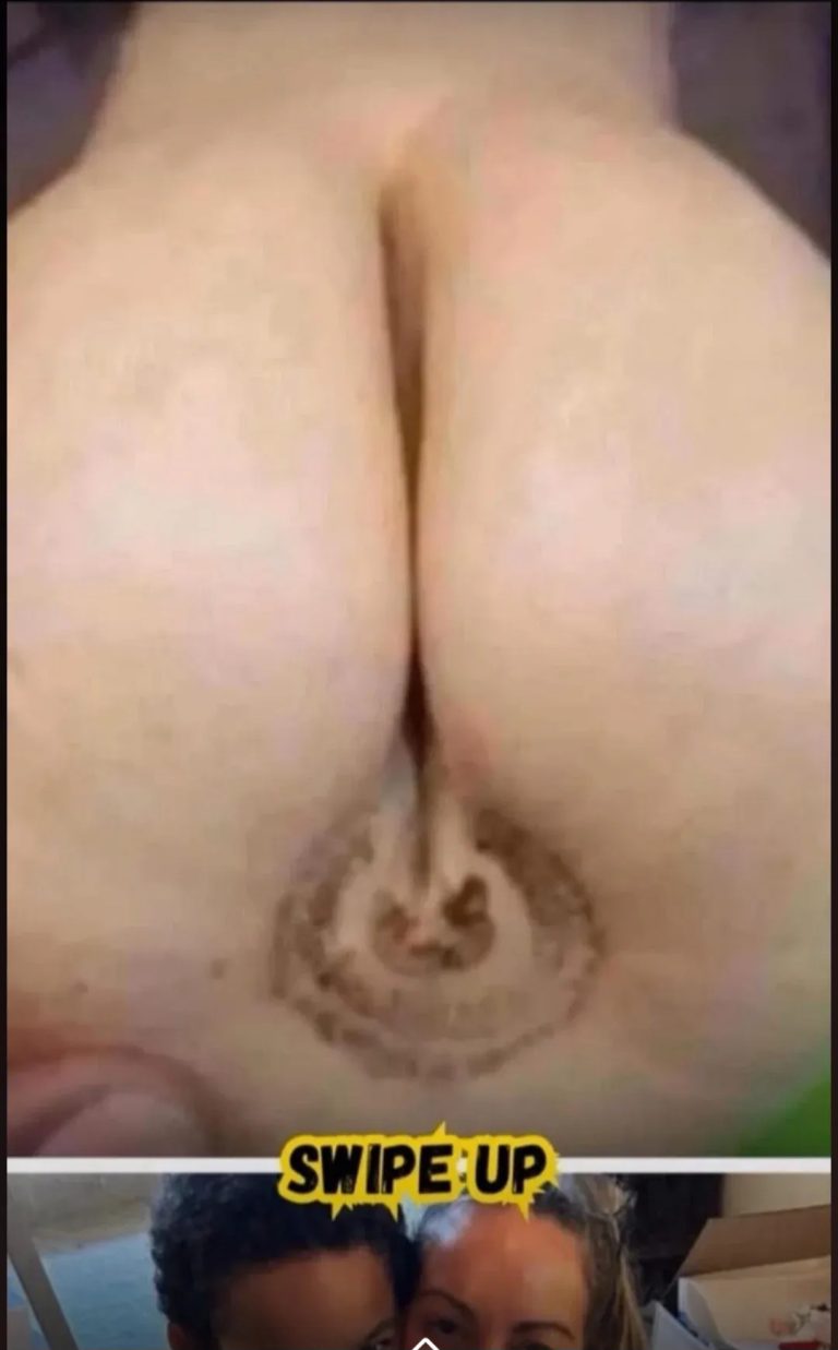 At First Glance, This Photo Looks Awkward… But Look Closer! 😂”