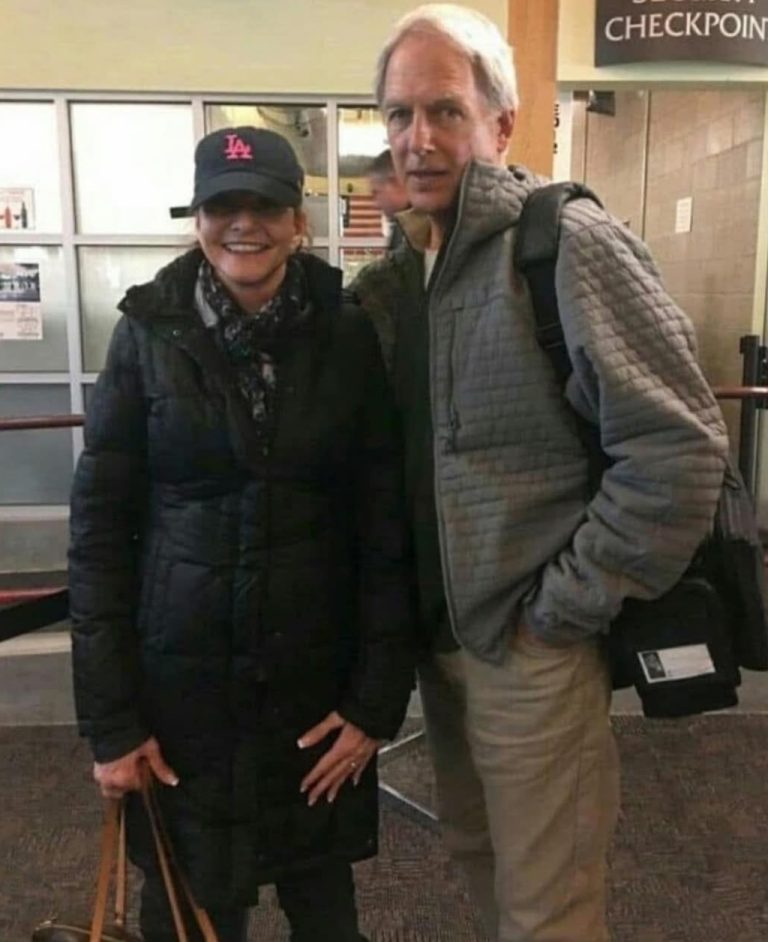 Officially signed a contract with NCIS management. I am getting ready to play Gibbs again., this new season will be awesome💘, can I get some congratulations..see more