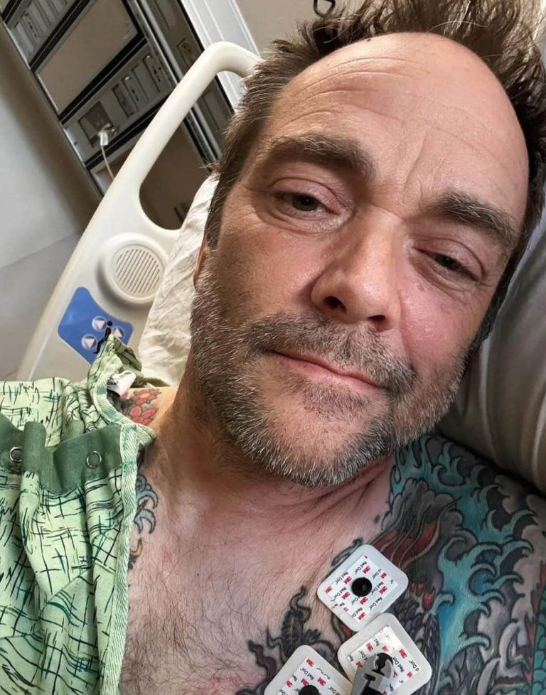 A Near-Death Secret Behind the Crowley Star? Mark Sheppard’s Shocking Health Battle Comes to Light…